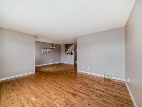 5519 35 Avenue, Edmonton, AB - Indoor Photo Showing Other Room