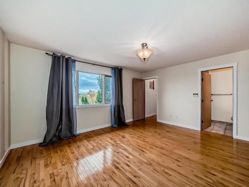 5519 35 Avenue, Edmonton, AB - Indoor Photo Showing Other Room