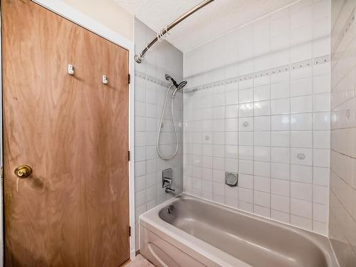 5519 35 Avenue, Edmonton, AB - Indoor Photo Showing Bathroom