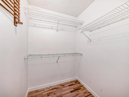 5519 35 Avenue, Edmonton, AB - Indoor With Storage