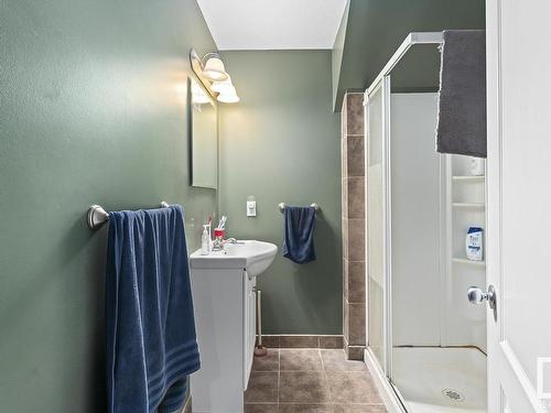 611 13 Street, Cold Lake, AB - Indoor Photo Showing Bathroom