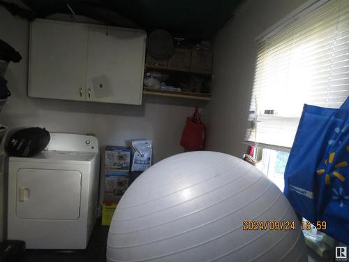 4619 4 Avenue, Edson, AB - Indoor Photo Showing Laundry Room