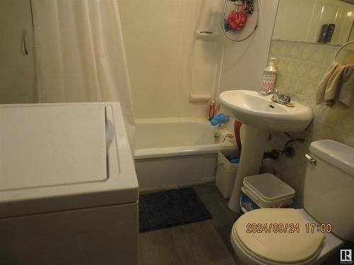 4619 4 Avenue, Edson, AB - Indoor Photo Showing Bathroom