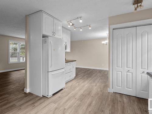 218 20 Street, Cold Lake, AB - Indoor Photo Showing Kitchen