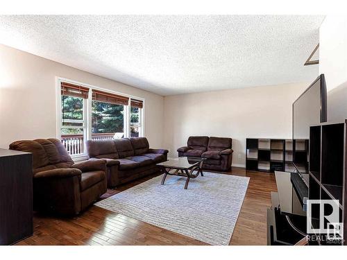 218 20 Street, Cold Lake, AB - Indoor Photo Showing Living Room