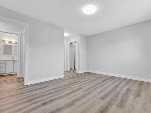 8416 26 Avenue, Edmonton, AB - Indoor Photo Showing Other Room