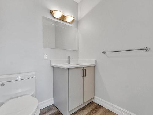 8416 26 Avenue, Edmonton, AB - Indoor Photo Showing Bathroom