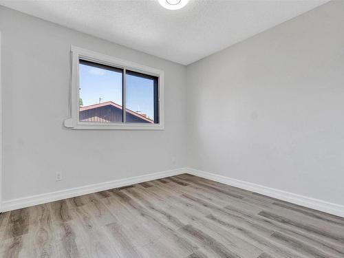 8416 26 Avenue, Edmonton, AB - Indoor Photo Showing Other Room