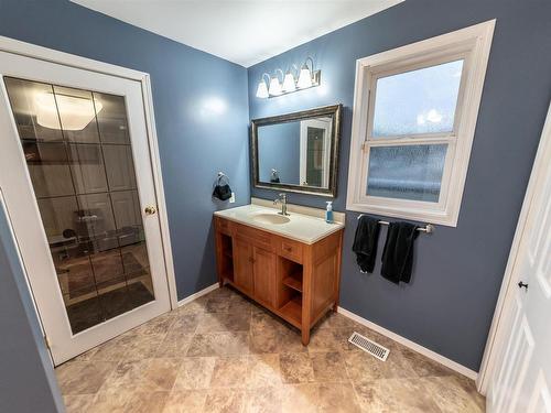 5036 50 Avenue, Rural Lac Ste. Anne County, AB - Indoor Photo Showing Bathroom