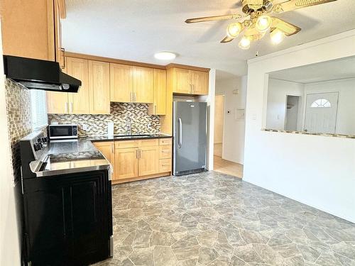 5613 48 A Street, Vegreville, AB - Indoor Photo Showing Kitchen