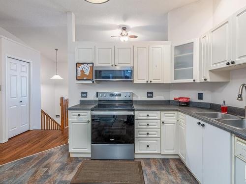 6 15 Poirier Avenue, St. Albert, AB - Indoor Photo Showing Kitchen With Double Sink