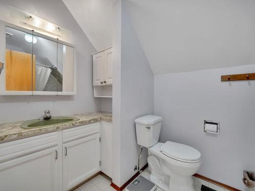 208 Grandisle Point(E) Nw, Edmonton, AB - Indoor Photo Showing Bathroom