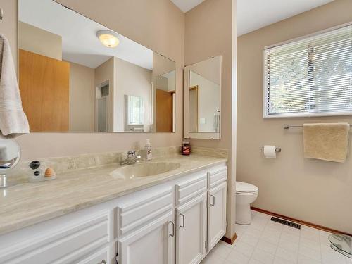 208 Grandisle Point(E) Nw, Edmonton, AB - Indoor Photo Showing Bathroom