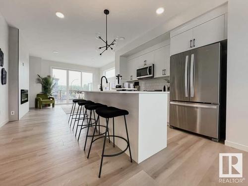 403 32 Street, Edmonton, AB - Indoor Photo Showing Kitchen With Upgraded Kitchen