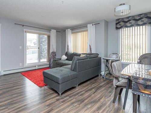 121 3670 139 Avenue, Edmonton, AB - Indoor Photo Showing Living Room