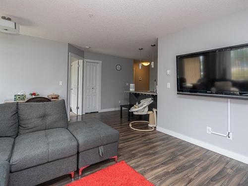 121 3670 139 Avenue, Edmonton, AB - Indoor Photo Showing Living Room