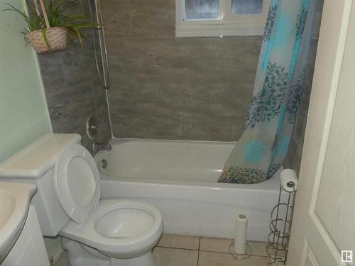 10894 98 Street Nw, Edmonton, AB - Indoor Photo Showing Bathroom