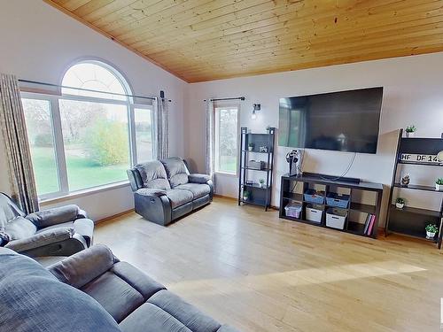 5113 Twp Rd 592A, Rural Barrhead County, AB - Indoor Photo Showing Living Room