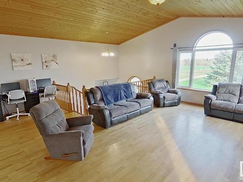 5113 Twp Rd 592A, Rural Barrhead County, AB - Indoor Photo Showing Living Room