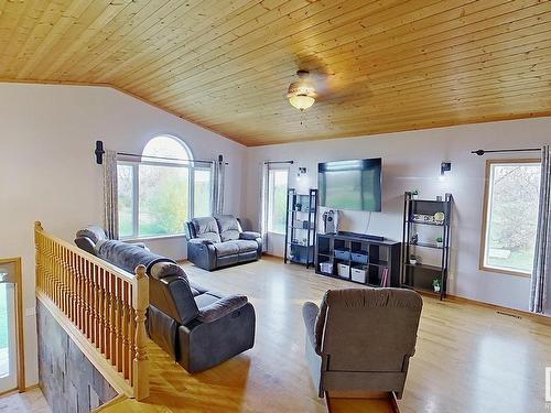 5113 Twp Rd 592A, Rural Barrhead County, AB - Indoor Photo Showing Living Room