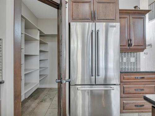 1253 Adamson Drive, Edmonton, AB - Indoor Photo Showing Kitchen