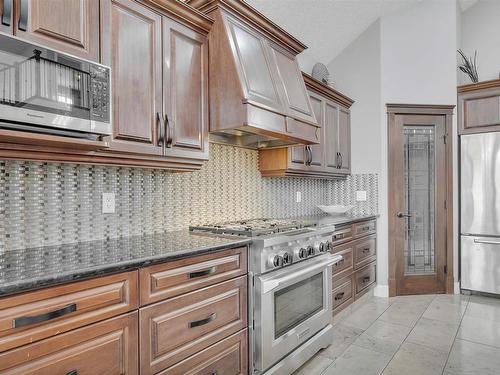 1253 Adamson Drive, Edmonton, AB - Indoor Photo Showing Kitchen With Upgraded Kitchen