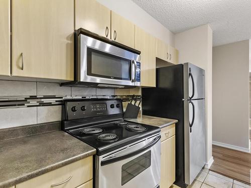 1405 10180 104 Street, Edmonton, AB - Indoor Photo Showing Kitchen