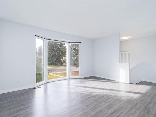 11616 39A Avenue, Edmonton, AB - Indoor Photo Showing Other Room