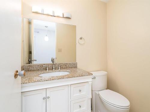 11616 39A Avenue, Edmonton, AB - Indoor Photo Showing Bathroom