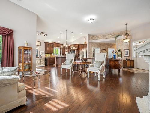 18343 Lessard Road, Edmonton, AB - Indoor Photo Showing Living Room