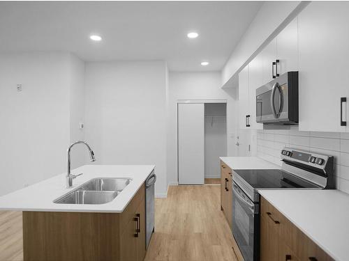 302 9223 228 Street, Edmonton, AB - Indoor Photo Showing Kitchen With Double Sink With Upgraded Kitchen