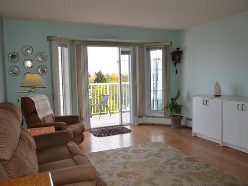 436 13441 127 Street, Edmonton, AB - Indoor Photo Showing Living Room