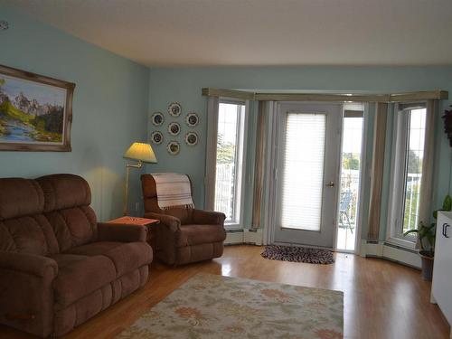 436 13441 127 Street, Edmonton, AB - Indoor Photo Showing Living Room