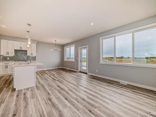 10238 92A Avenue, Morinville, AB - Indoor Photo Showing Kitchen