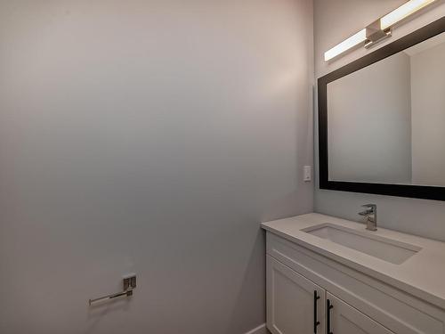 10238 92A Avenue, Morinville, AB - Indoor Photo Showing Bathroom