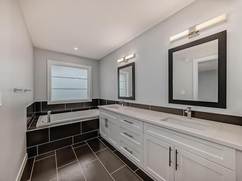 10238 92A Avenue, Morinville, AB - Indoor Photo Showing Bathroom