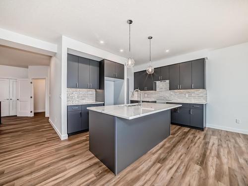 10226 92A Avenue, Morinville, AB - Indoor Photo Showing Kitchen With Upgraded Kitchen