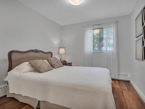 203 10421 93 Street, Edmonton, AB - Indoor Photo Showing Bedroom