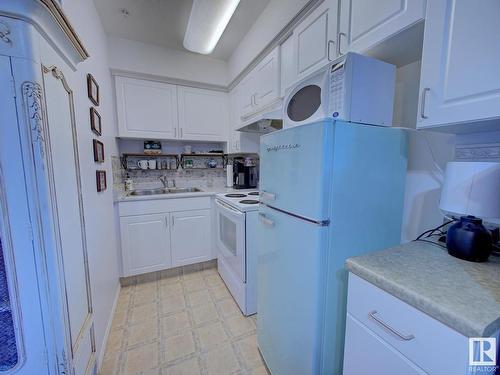 216 8802 Southfort Drive, Fort Saskatchewan, AB - Indoor Photo Showing Kitchen With Double Sink