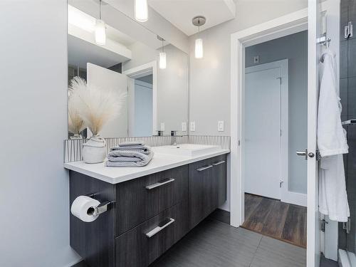 1701 11969 Jasper Avenue, Edmonton, AB - Indoor Photo Showing Bathroom