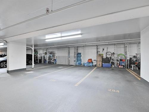 1701 11969 Jasper Avenue, Edmonton, AB - Indoor Photo Showing Garage