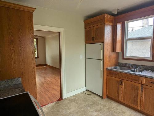 5038 49 Avenue, Vegreville, AB - Indoor Photo Showing Kitchen With Double Sink