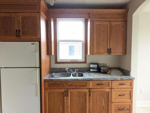 5038 49 Avenue, Vegreville, AB - Indoor Photo Showing Kitchen With Double Sink