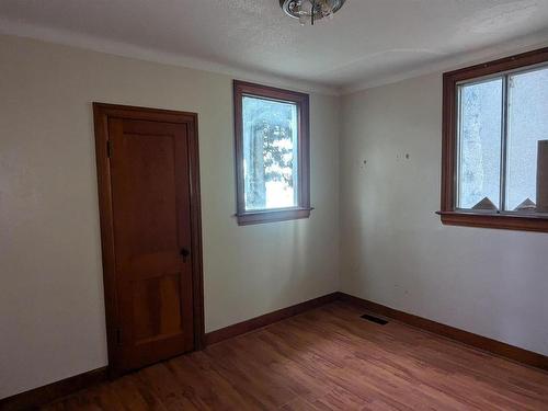 5038 49 Avenue, Vegreville, AB - Indoor Photo Showing Other Room