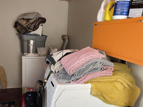 5036 51 Street, Mannville, AB - Indoor Photo Showing Laundry Room