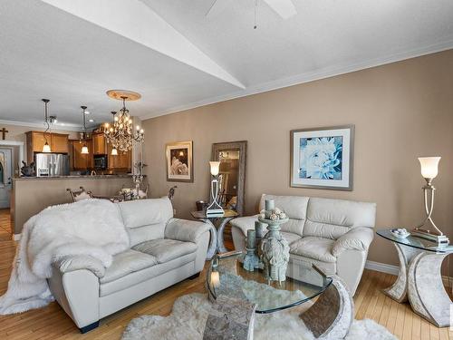 7 13808 155 Avenue, Edmonton, AB - Indoor Photo Showing Living Room