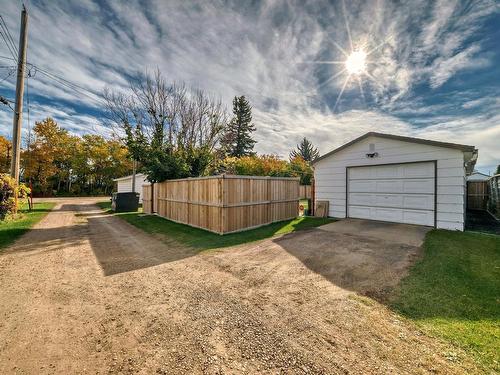 4808 51 Av, Holden, AB 