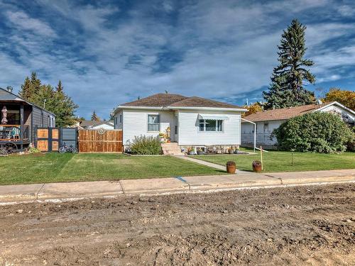 4808 51 Av, Holden, AB 