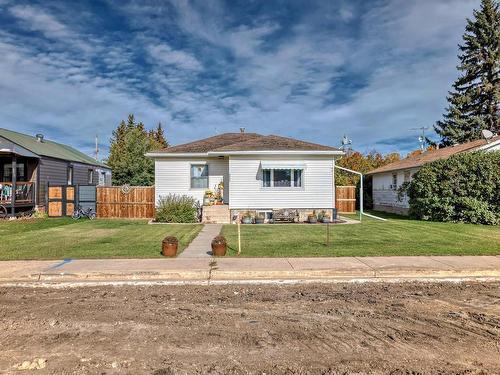 4808 51 Av, Holden, AB 