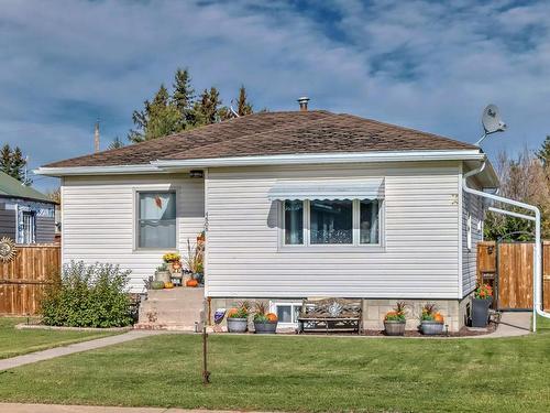 Holden, AB - Outdoor With Exterior